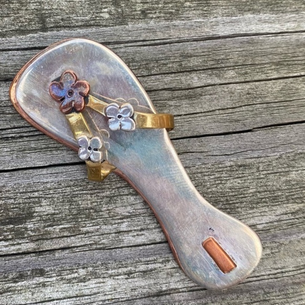 Vintage signed Far Fetched flip-flop pin/brooch GVC